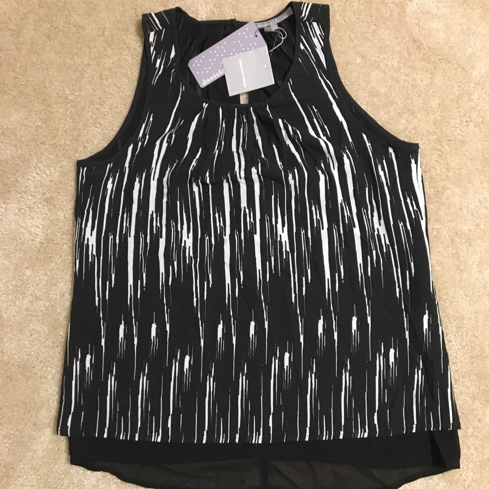 Daniel Rainn  sleeveless blouse.Round neck